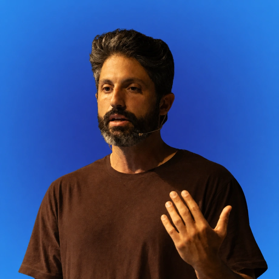 Portrait von Roy Miara